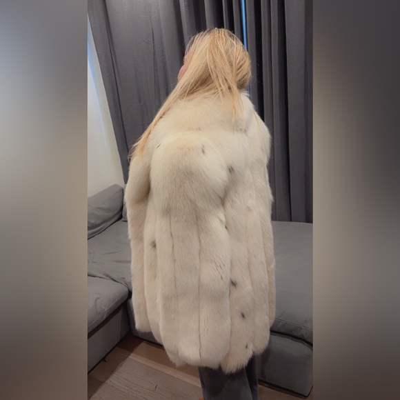 SOLD !!! 🚨🚨
SOLD!!!  🚨🚨
SOLD!!!  🚨🚨.           ***Chloe Fox Fur Coat*** - Picture 7 of 14